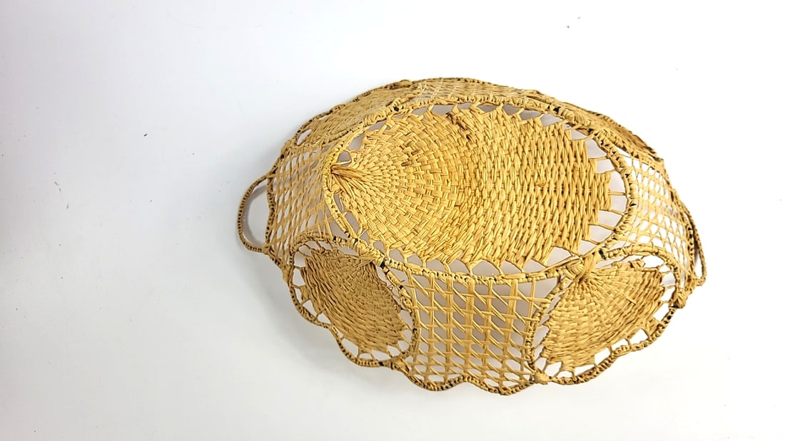 Woven Wicker Basket Tray with Handles and Scalloped Lattice Rim - 2