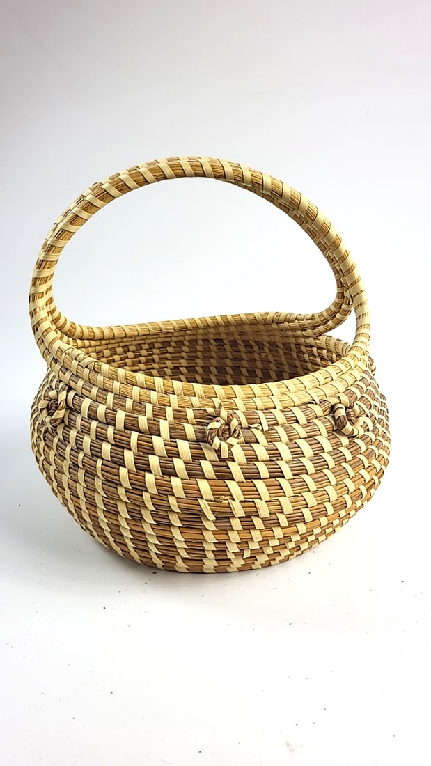 Round Handwoven Natural Fiber Basket with Loop Handle, Two-Tone Coiled Weave (1 of 5)