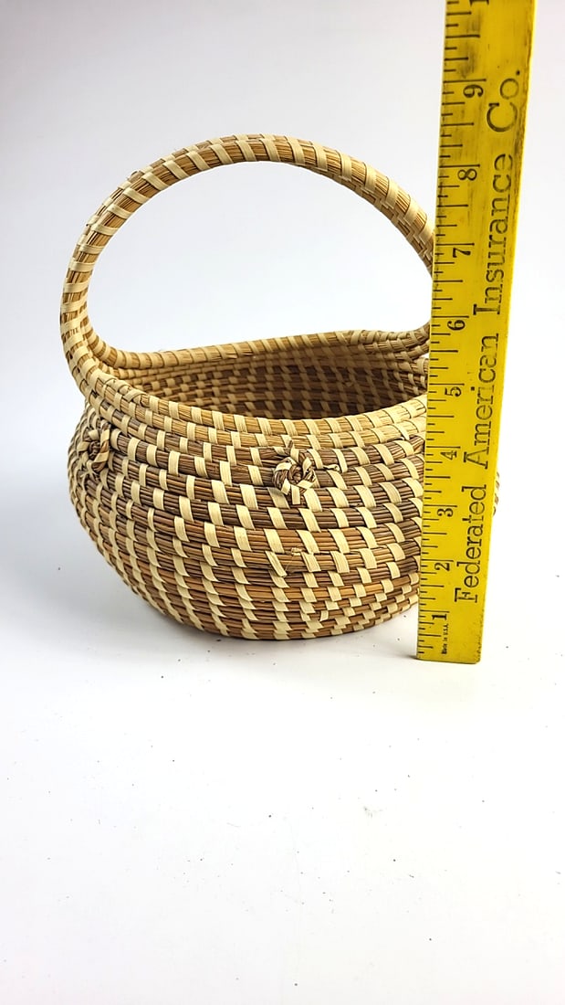 Round Handwoven Natural Fiber Basket with Loop Handle, Two-Tone Coiled Weave - 2