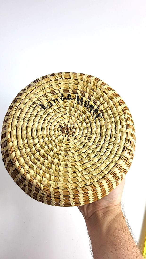 Round Handwoven Natural Fiber Basket with Loop Handle, Two-Tone Coiled Weave - 3