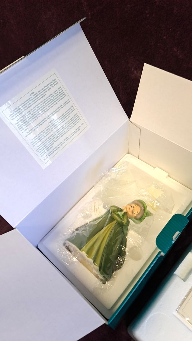 Walt Disney Classics Collection Fauna A Little Bit Of Both Sleeping Beauty Figurine - 2