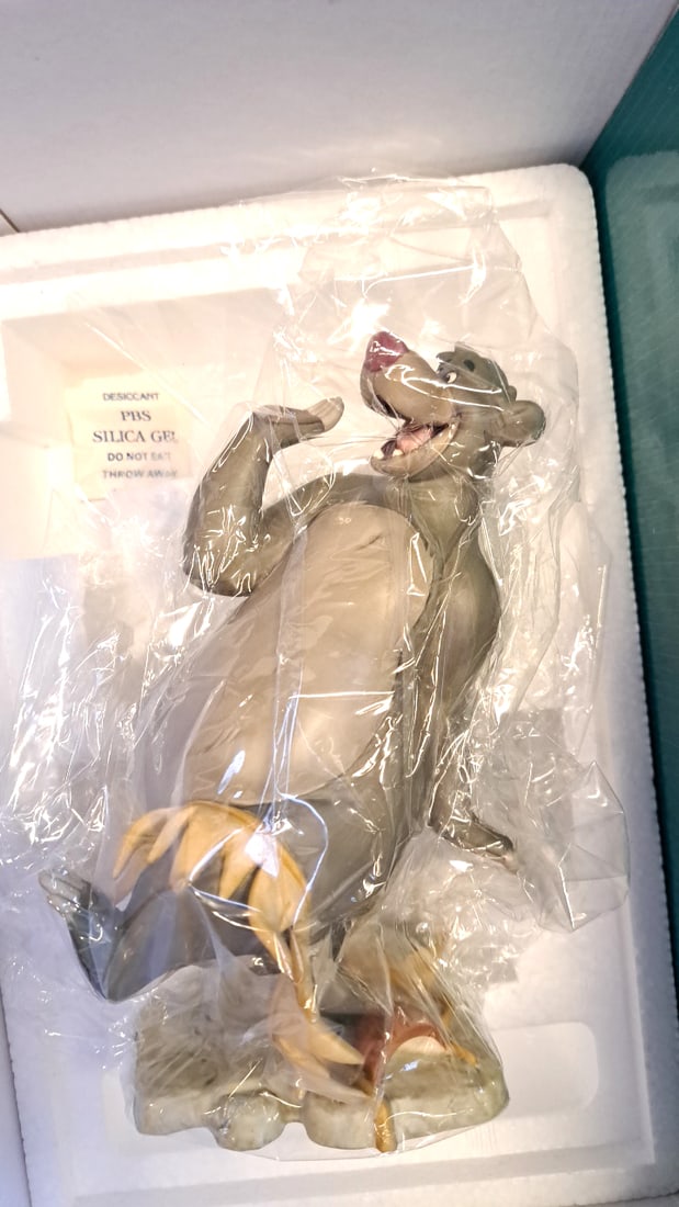 Wdcc Walt Disney Classics The Jungle Book 30th Anniversary Hula Baloo Figurine: 13 x 7 x 7 3 lb Low Estimate: 50.00 High Estimate: 200.00