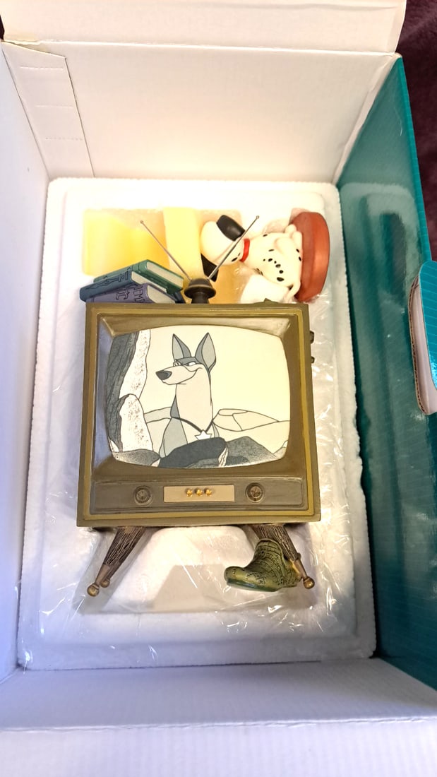 Walt Disney Classics Collection 101 Dalmatians Lucky And Tv Figurine - 6