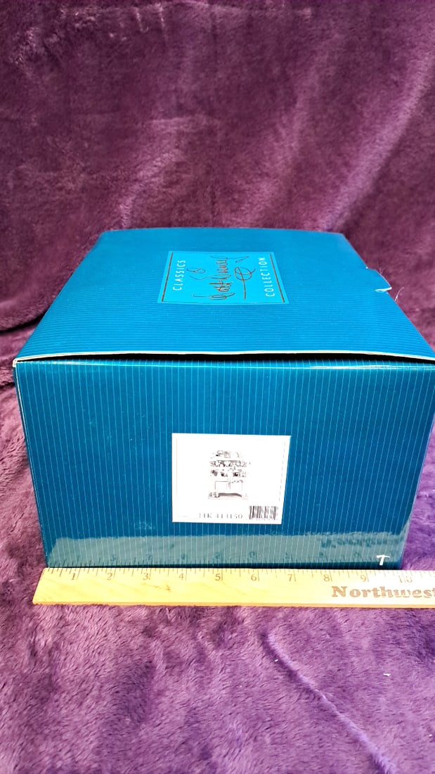 Walt Disney Classics Collection Pinocchio Geppetto's Toy Hutch Figurine With Box - 4