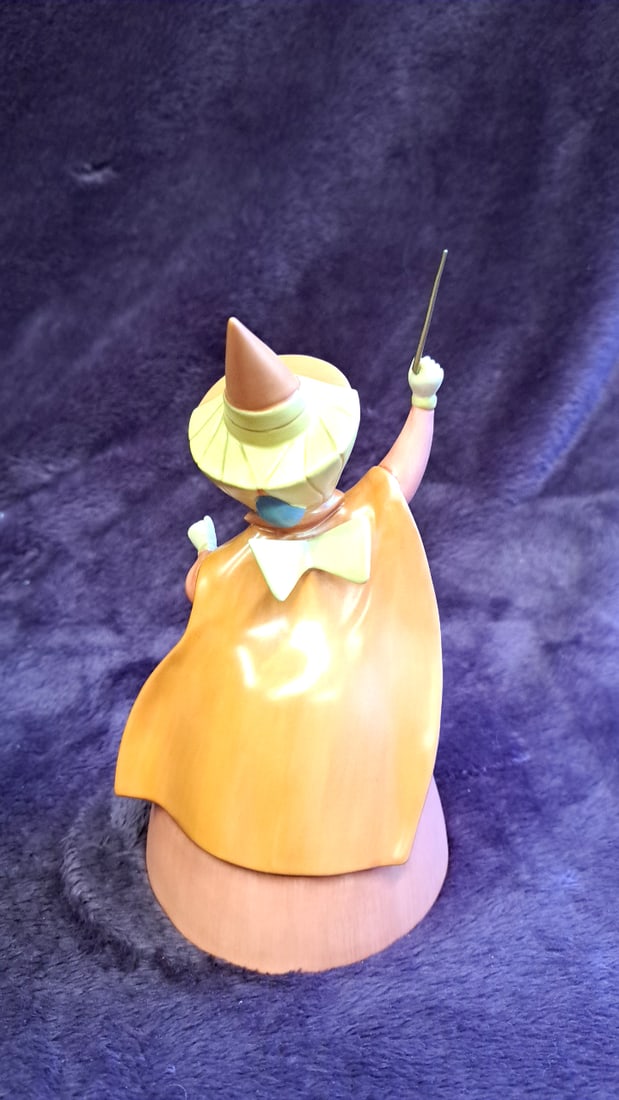 Walt Disney Classics Collection Sleeping Beauty Flora "a Little Bit Of Pink" Figurine With Box - 2