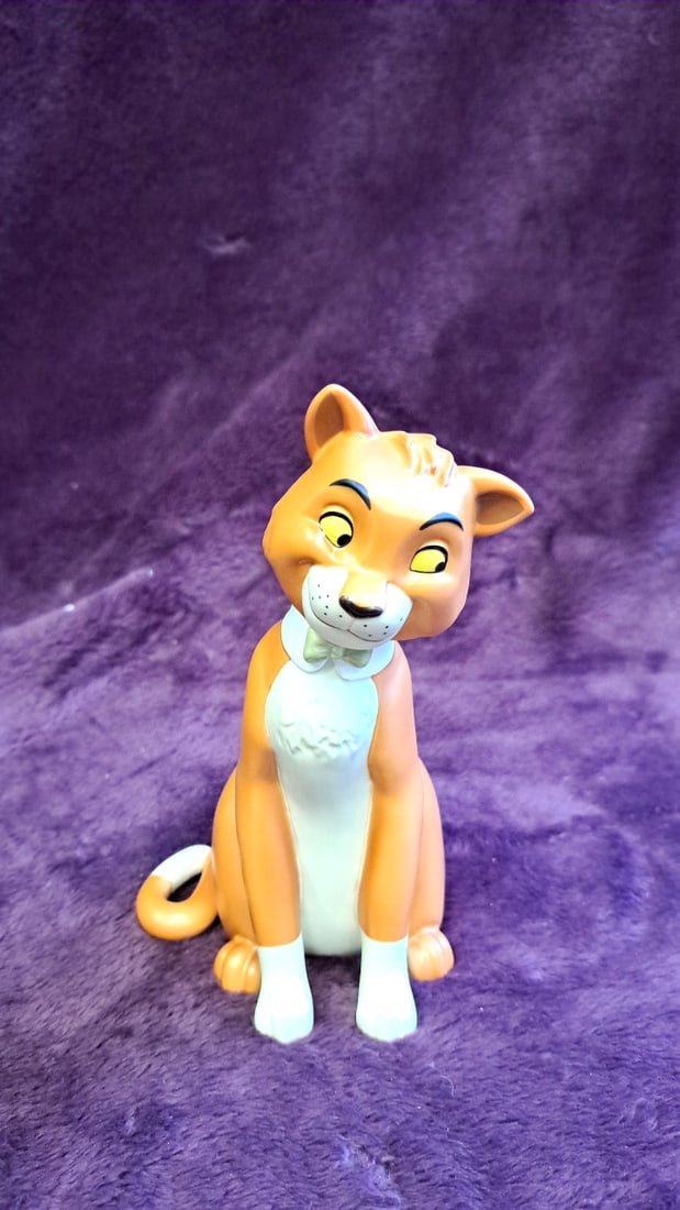 Wdcc Walt Disney Classics Collection Aristocats 30th Anniversary Thomas O'malley Cat Figurine: 6 x 9 x 5 1. 2 lb Low Estimate: 5.00 High Estimate: 30.00