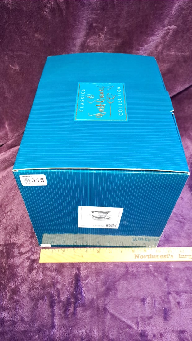 Robert Wyland Classics Collection Humpback Whale Family Figurine With Coral Base - 5