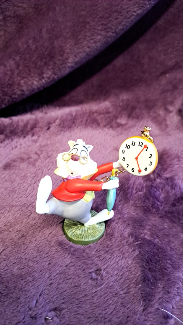Wdcc Walt Disney Classics Collection White Rabbit No Time To Say Hello-goodbye Figurine: 5 x 4 x 6 0. 5 lb Low Estimate: 30.00 High Estimate: 40.00