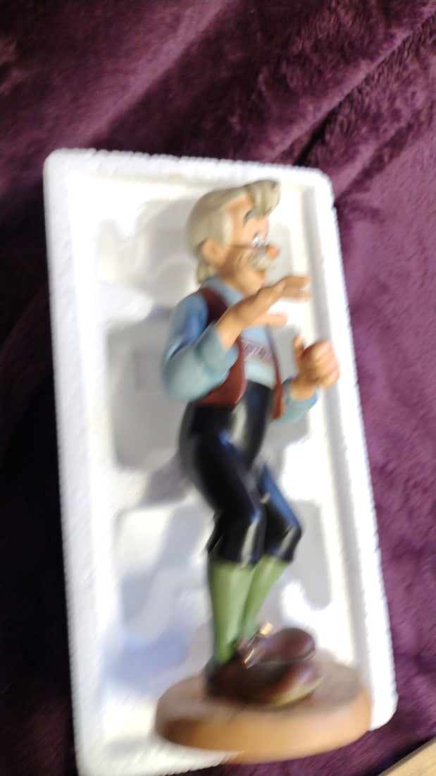 Walt Disney Classics Collection Geppetto Figurine From Pinocchio - 2