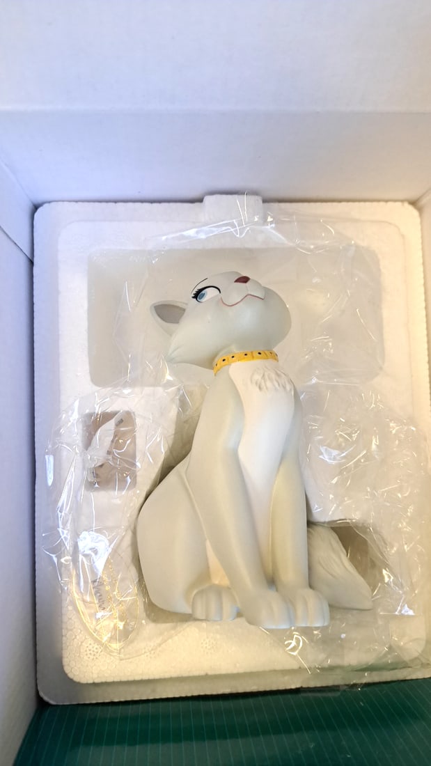 Walt Disney Classics Collection Duchess The Aristocats White Cat Figurine With Box - 7