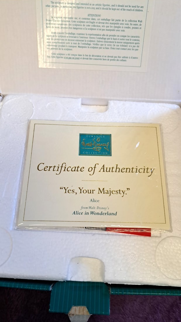 Walt Disney Classics Collection Alice In Wonderland "yes, Your Majesty" Alice Figurine - 7