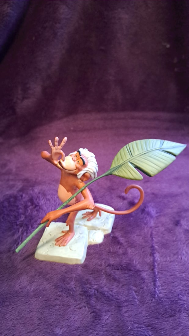 Walt Disney Classics Collection The Lion King Rafiki Figurine With Leaf & Box: 7 x 9 x 5 0. 5 lb Low Estimate: 10.00 High Estimate: 20.00