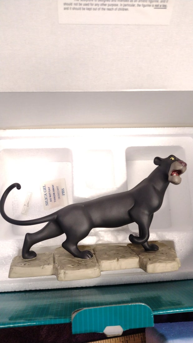 Walt Disney Classics Collection Bagheera Black Panther Figurine 11k 411620 With Box: 10 x 7 x 12 2 lb Low Estimate: 75.00 High Estimate: 175.00