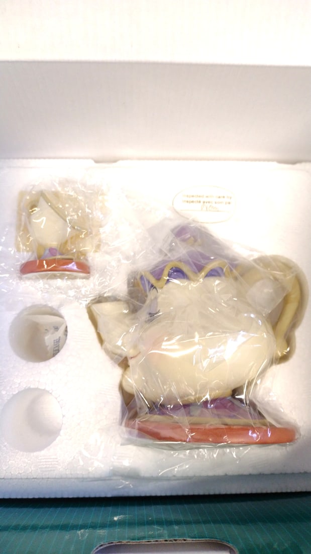 Wdcc Walt Disney Classics Collection Good Night, Luv Mrs. Potts & Chip Figurine Beauty And The Be...: 6 x 5 x 5 2 lb Low Estimate: 40.00 High Estimate: 150.00