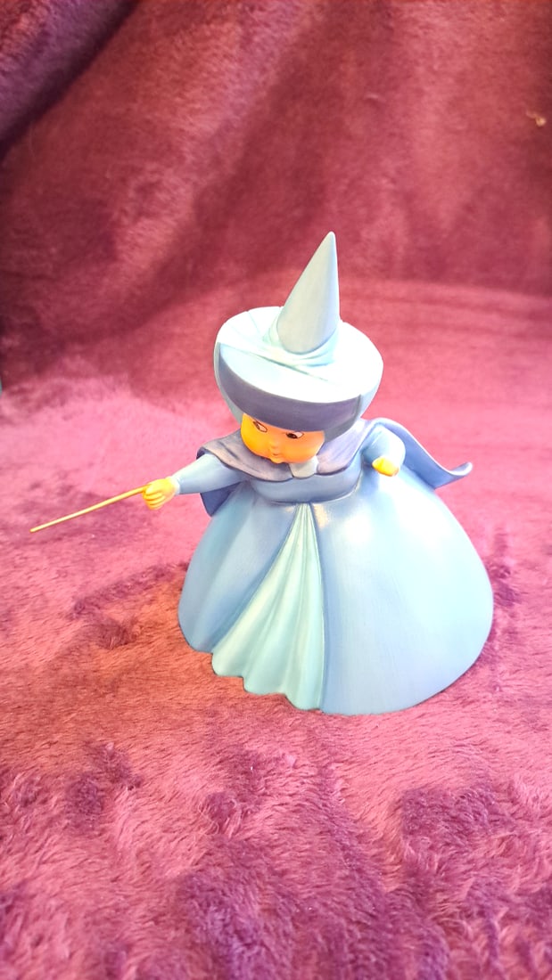 Walt Disney Classics Collection Cinderella Fairy Godmother Figurine 11k-412600: 5 x 8 x 5 1. 5 lb Low Estimate: 5.00 High Estimate: 20.00