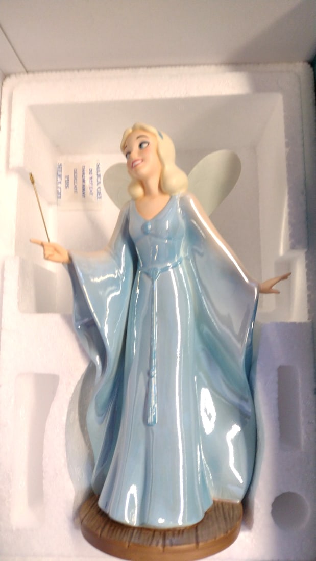 Walt Disney Classics Collection Pinocchio Blue Fairy Making Dreams Come True 1997 Sculpture: 13 x12x5 2. 0 lb Low Estimate: 20.00 High Estimate: 150.00