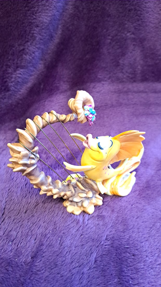 Walt Disney Classics Collection 11k-411940 Fish With Harp Figurine Box: 9 x 8 x 4 2 lb Low Estimate: 20.00 High Estimate: 35.00