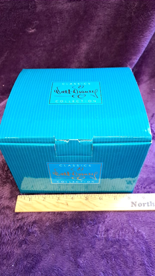 Walt Disney Classics Collection 11k-411940 Fish With Harp Figurine Box - 4
