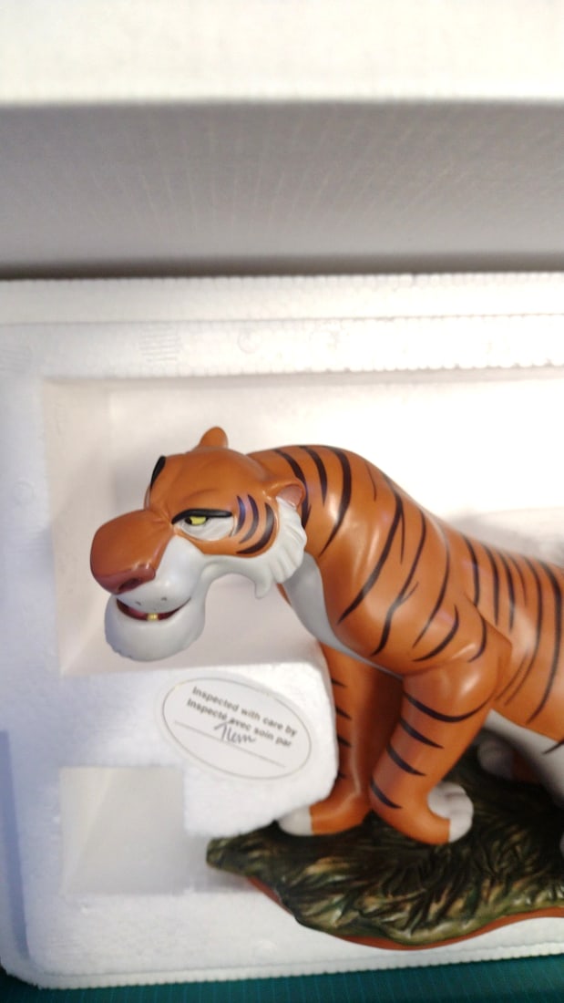 Walt Disney Classics Collection Shere Khan "everyone Runs From Shere Khan" Figurine - 2
