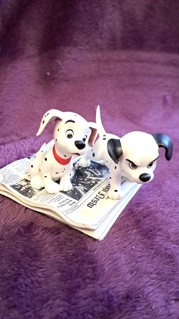 Walt Disney Classics Collection 101 Dalmatians Puppies "go On, Thunder!" Figurine: 8 x 8 x 3 0. 5 lb Low Estimate: 25.00 High Estimate: 125.00