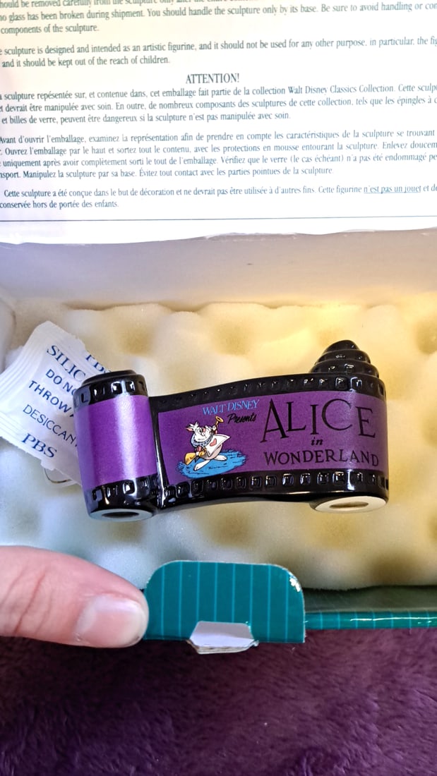 Walt Disney Classics Collection Alice In Wonderland Filmstrip Title Figurine With Box - 7