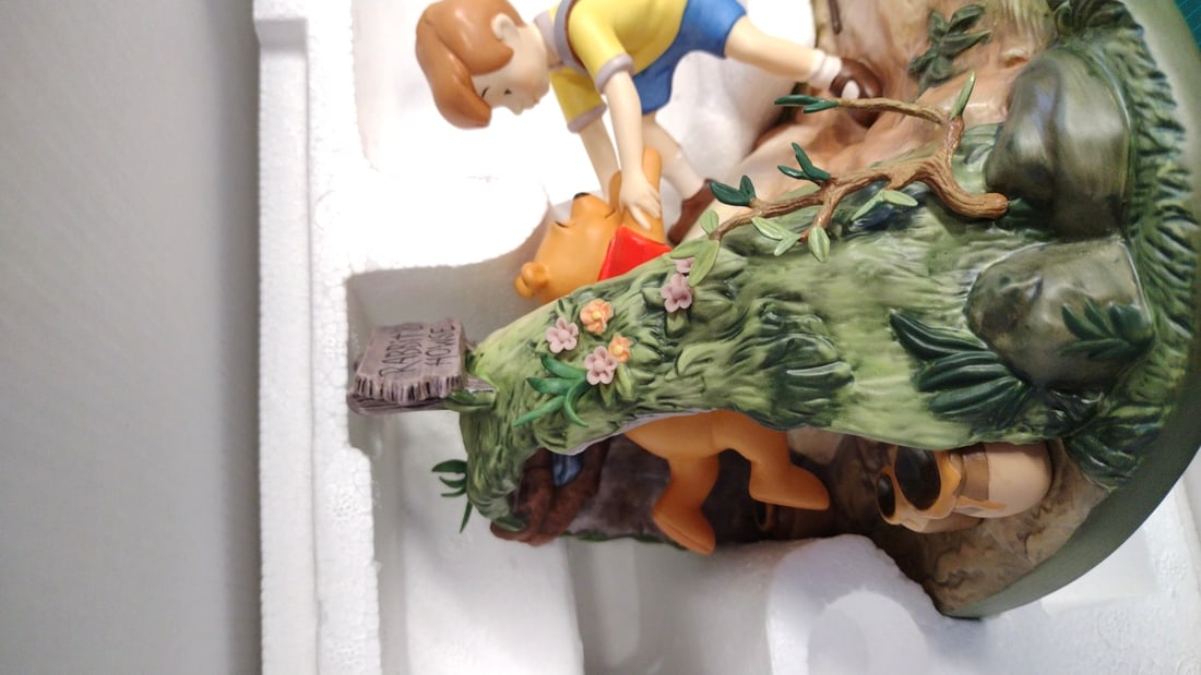 Walt Disney Classics Collection Winnie The Pooh Honey Tree Pooh Will Soon Be Free Figurine - 2