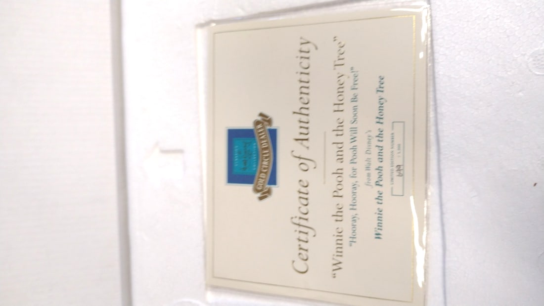 Walt Disney Classics Collection Winnie The Pooh Honey Tree Pooh Will Soon Be Free Figurine - 4