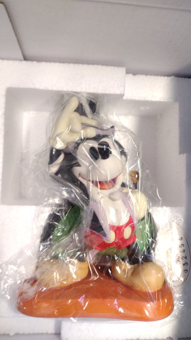 Walt Disney Classics Collection Magician Mickey 1997 Membership Gift Sculpture With Print & Pin: 8 x 12 x 3 2. 5 lb Low Estimate: 30.00 High Estimate: 100.00