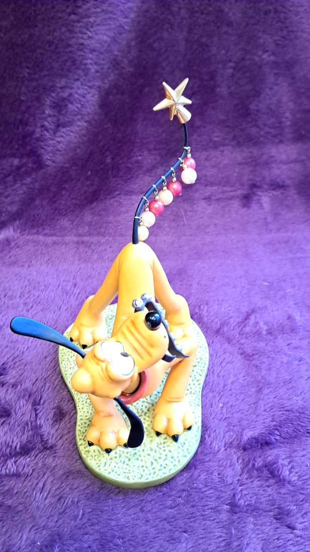 Wdcc Walt Disney Classics Collection Pluto 1998 Holiday Annual Figurine - 2
