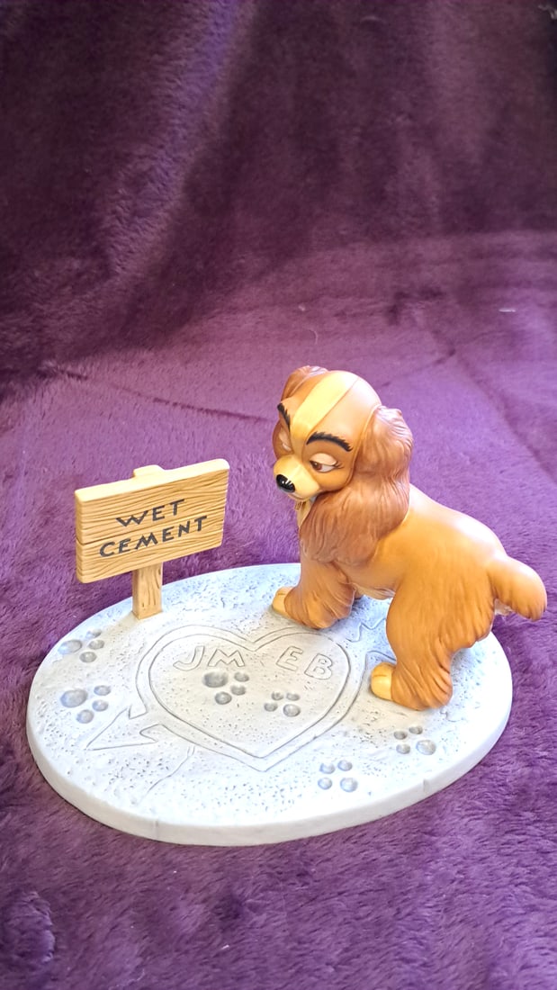 Walt Disney Classics Collection Lady Wet Cement Figurine With Box: 9 x 10 x 4 1. 5 lb Low Estimate: 25.00 High Estimate: 40.00