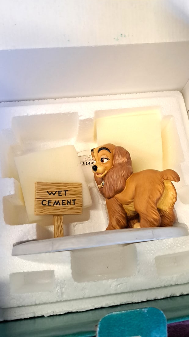 Walt Disney Classics Collection Lady Wet Cement Figurine With Box - 8