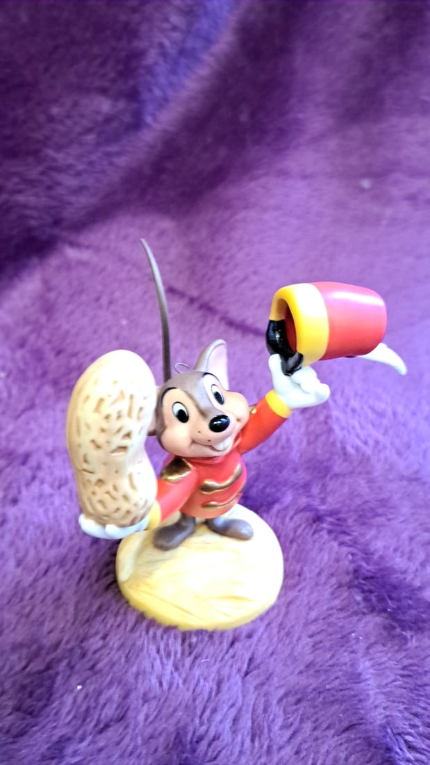 Walt Disney Classics Collection Timothy Q. Mouse Dumbo Figurine Peanut Megaphone: 4 x 7 x 2 0. 3 lb Low Estimate: 10.00 High Estimate: 18.00