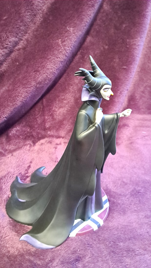 Walt Disney Classics Collection Maleficent Evil Enchantress Figurine With Diablo & Box - 2