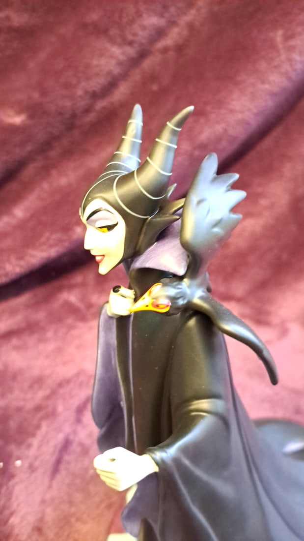 Walt Disney Classics Collection Maleficent Evil Enchantress Figurine With Diablo & Box - 3
