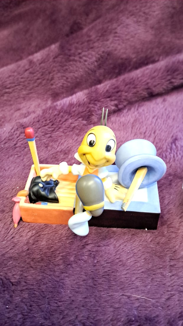 Disney Jiminy Cricket Pinocchio Desk Figurine With Hat And Pencil: 9 x 14 x 5 1. 5 lb Low Estimate: 20.00 High Estimate: 100.00