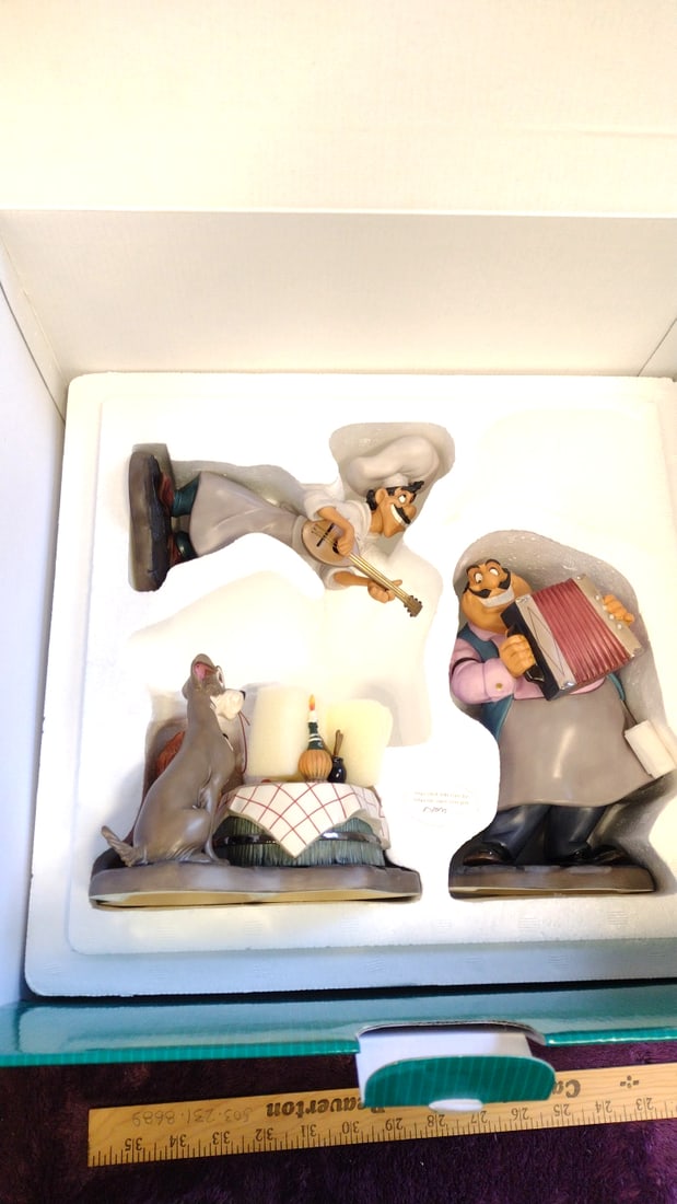 Wdcc Walt Disney Classics Lady And The Tramp Bella Notte Limited Edition Figurine 3105/5000: 7 x 8 x 8 3 lb Low Estimate: 30.00 High Estimate: 100.00