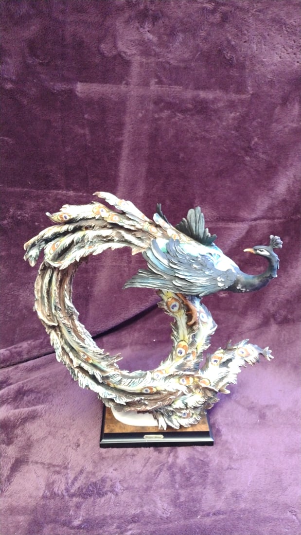 Giuseppe Armani Peacock Porcelain Figurine Sculpture Limited Edition 2327/5000: 20x15x10 7 Low Estimate: 150.00 High Estimate: 150.00