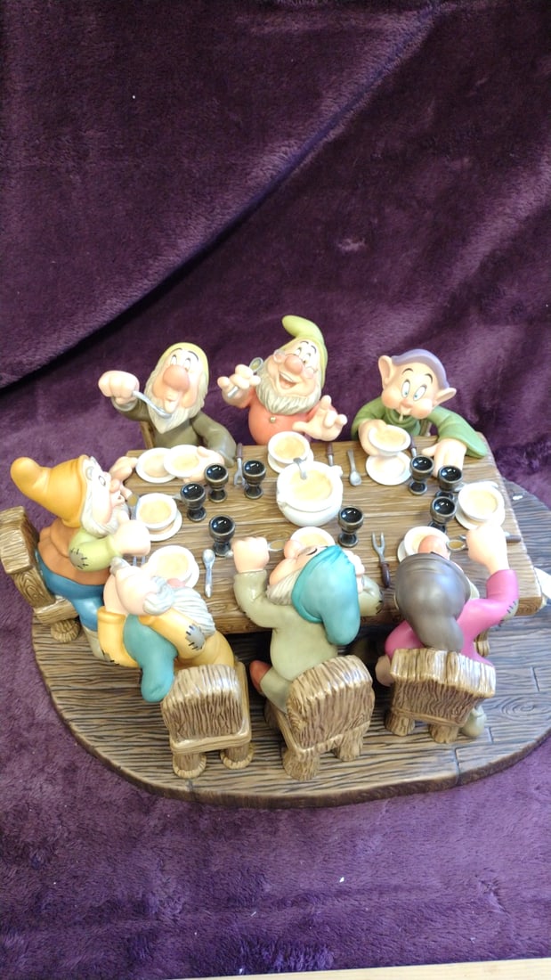 Disney Signature Series Snow White And The Seven Dwarfs Supper Table Figurine: 13 x 8 x 12 6 lb Low Estimate: 25.00 High Estimate: 150.00