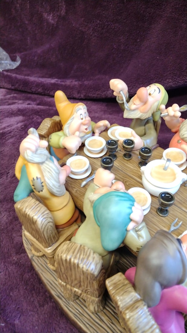 Disney Signature Series Snow White And The Seven Dwarfs Supper Table Figurine - 3