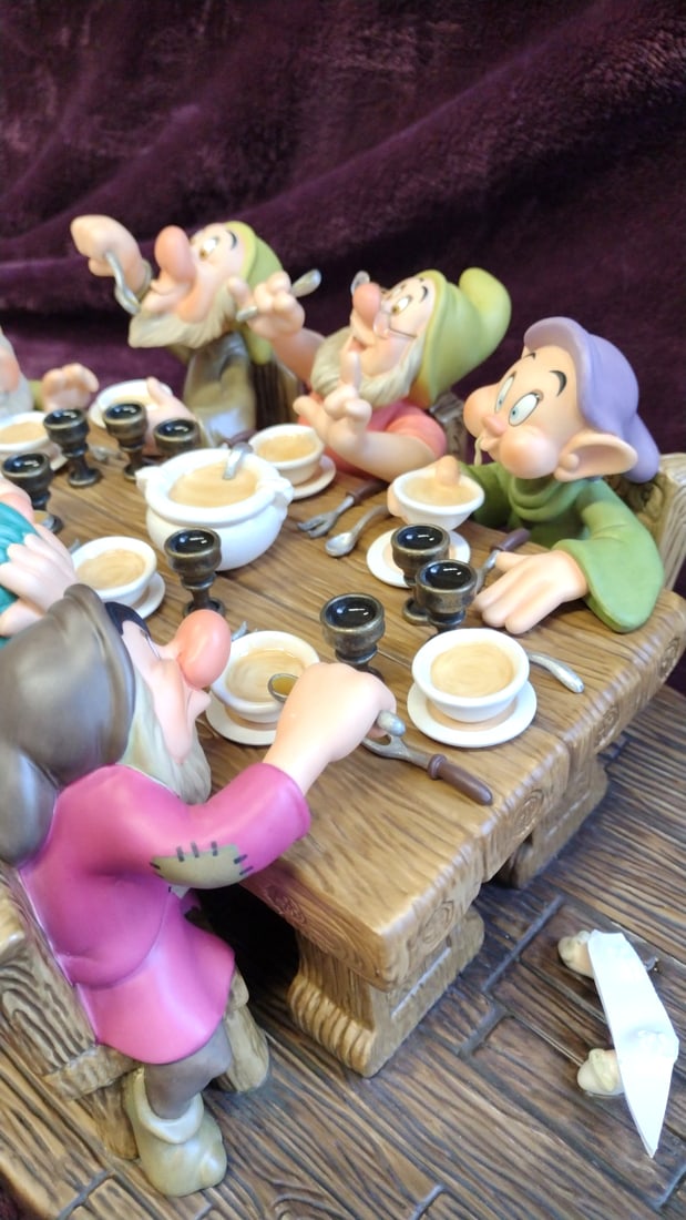 Disney Signature Series Snow White And The Seven Dwarfs Supper Table Figurine - 6