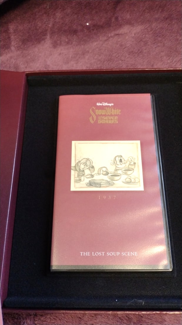 Disney Signature Series Snow White And The Seven Dwarfs Supper Table Figurine - 8