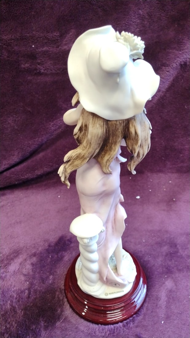 Porcelain Giuseppe Armani Daisy Lady Figurine With Hat Flowers, Pink Dress, Wood Base, Approx 14 In - 10