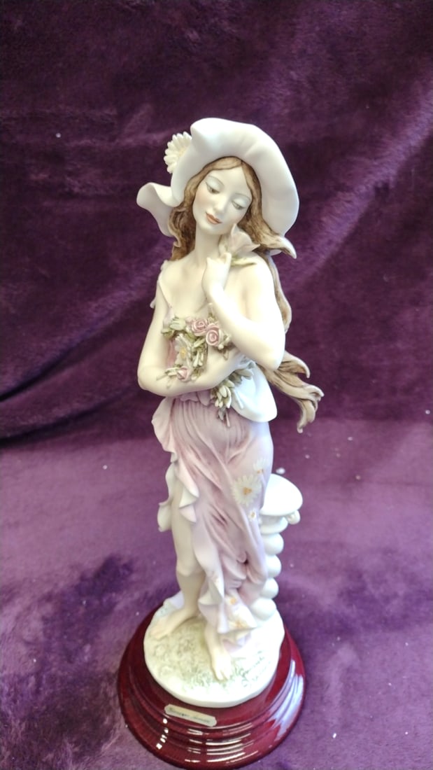 Porcelain Giuseppe Armani Daisy Lady Figurine With Hat Flowers, Pink Dress, Wood Base, Approx 14 In: 6 x 15 x 5 2. 5 lb Low Estimate: 50.00 High Estimate: 150.00