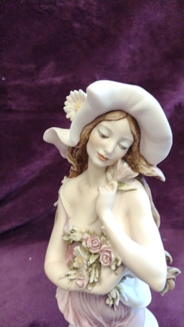 Porcelain Giuseppe Armani Daisy Lady Figurine With Hat Flowers, Pink Dress, Wood Base, Approx 14 In - 3