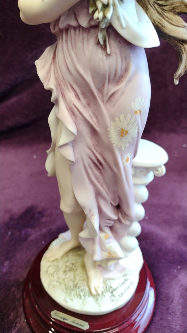 Porcelain Giuseppe Armani Daisy Lady Figurine With Hat Flowers, Pink Dress, Wood Base, Approx 14 In - 9