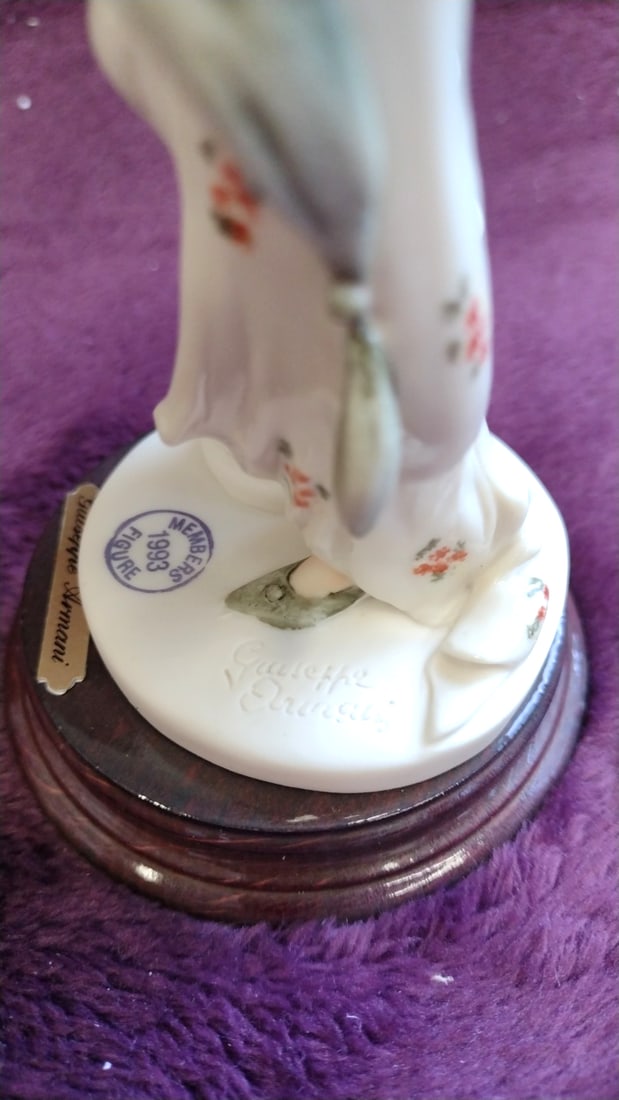 Giuseppe Armani Florence Secret Love Porcelain Lady Figurine With Rose Parasol, 1993 - 9