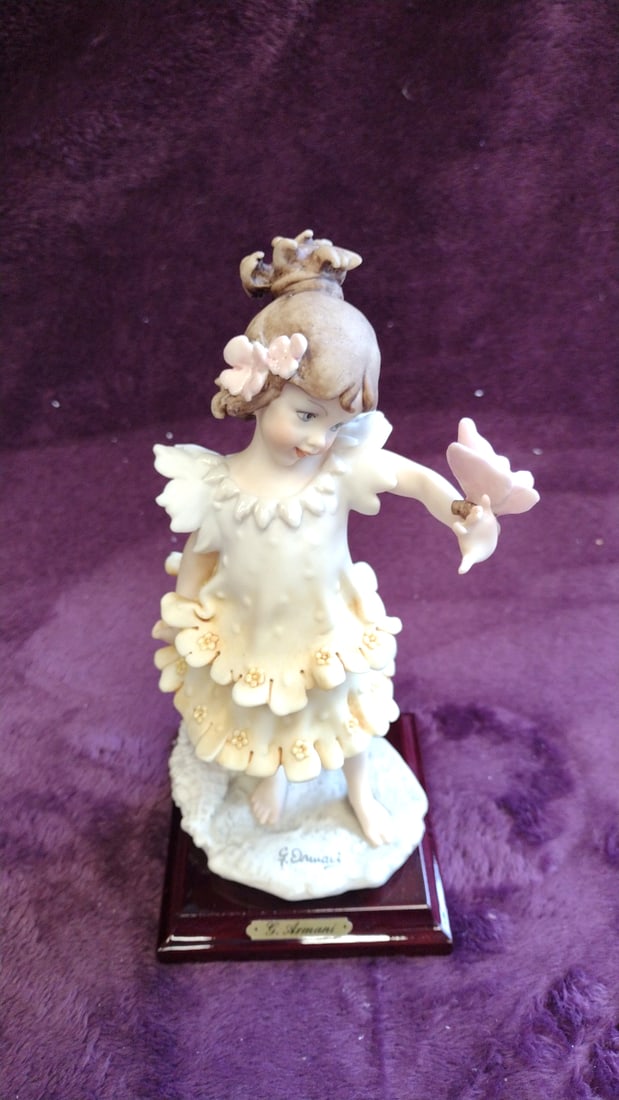 Giuseppe Armani Florence Butterfly Encounter Porcelain Figurine On Wood Base: 7 x 11 x 5 2 lb Low Estimate: 50.00 High Estimate: 200.00