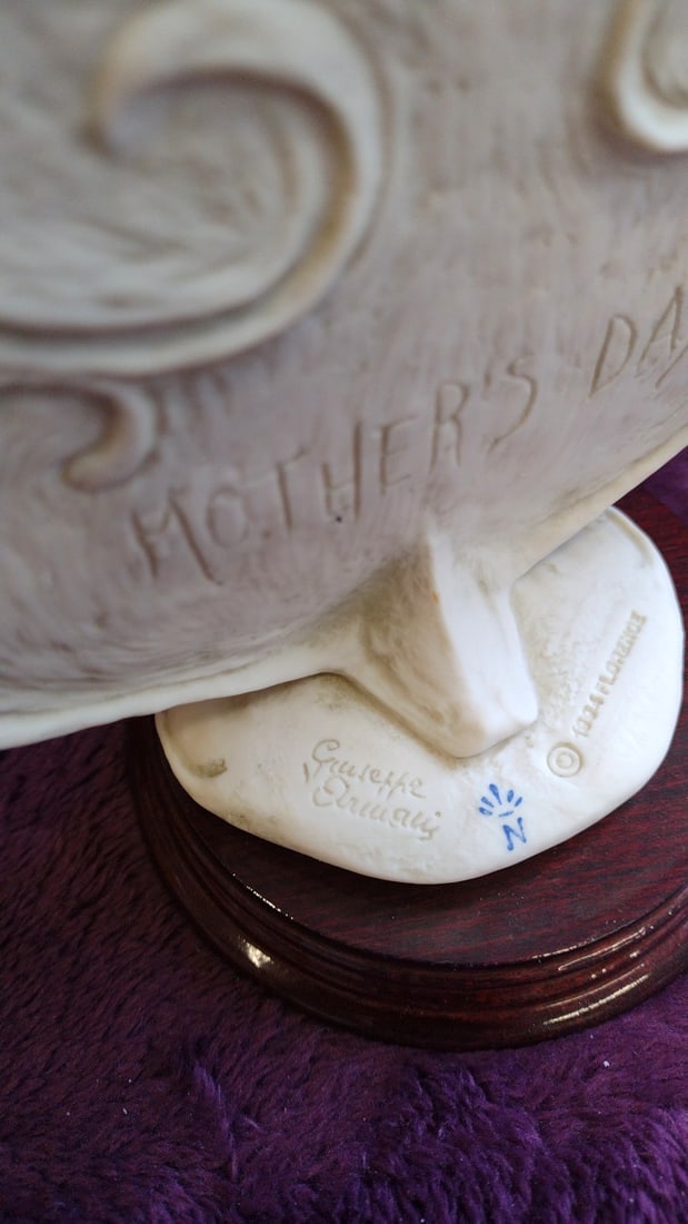 Giuseppe Armani Florence Mother's Day Figurine On Wood Base - 11