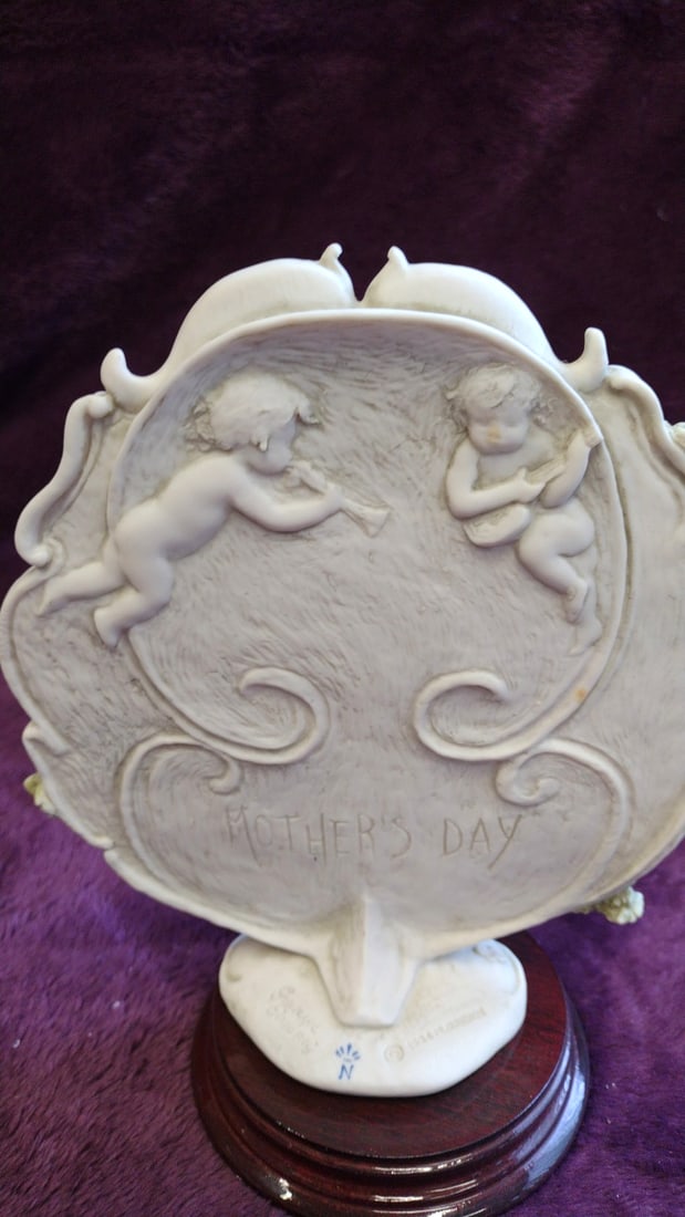 Giuseppe Armani Florence Mother's Day Figurine On Wood Base - 3