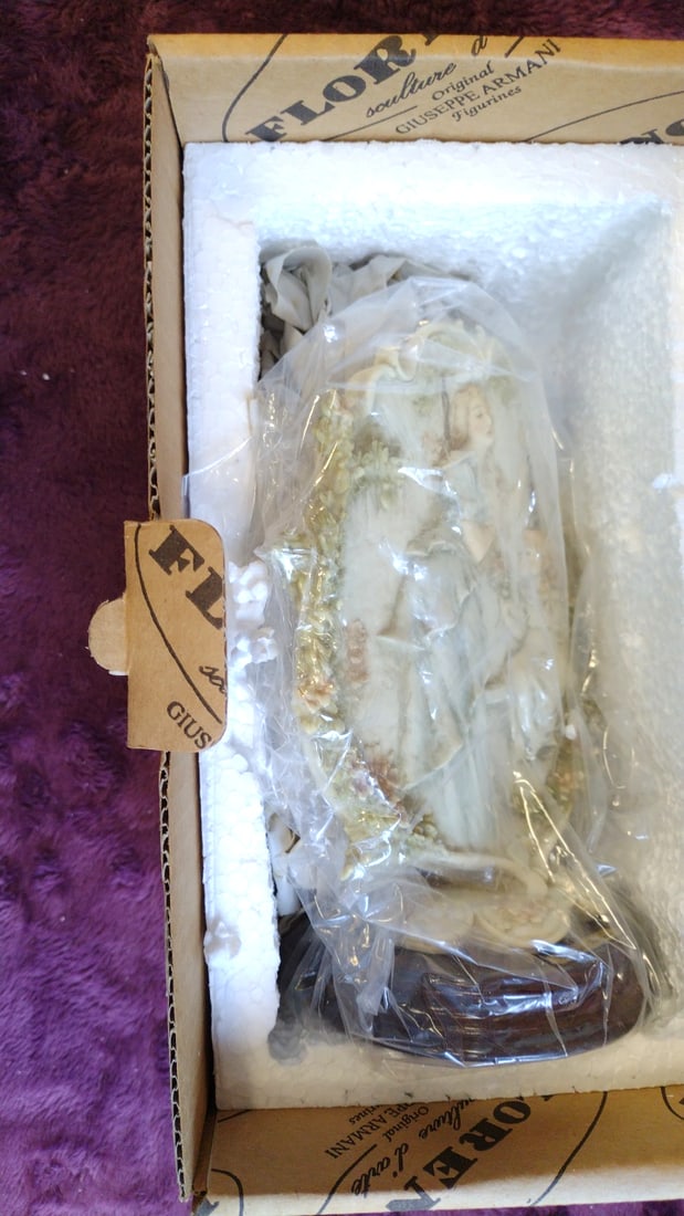 Giuseppe Armani Florence Mother's Day Figurine On Wood Base - 8